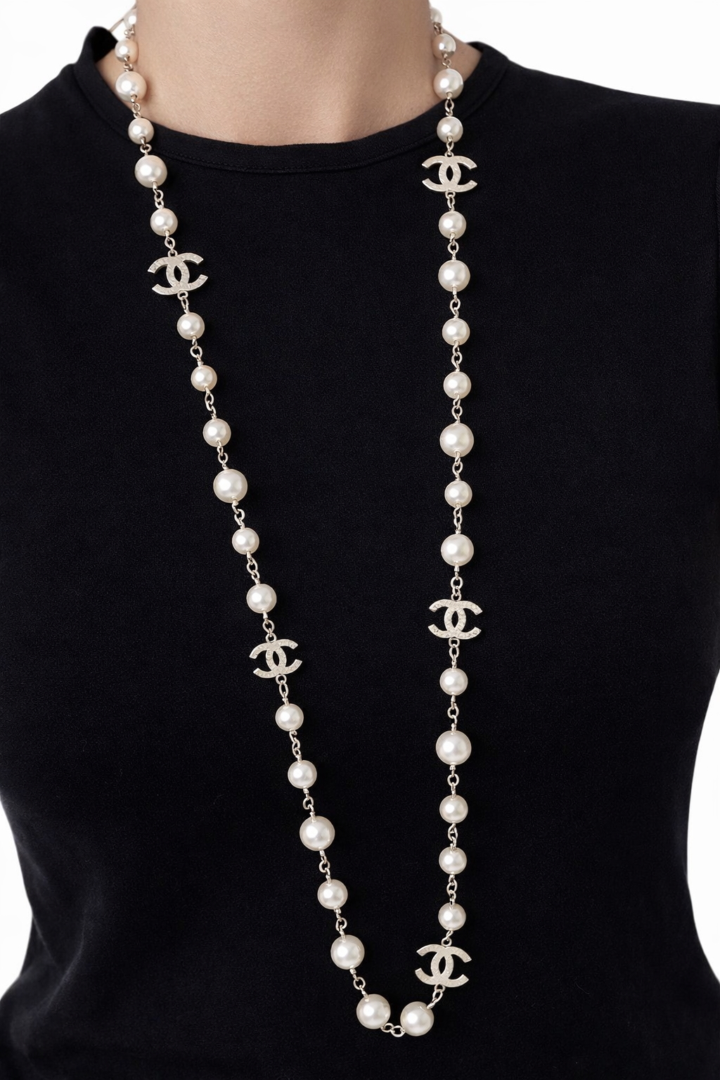 Élégance Pearl Station Necklace