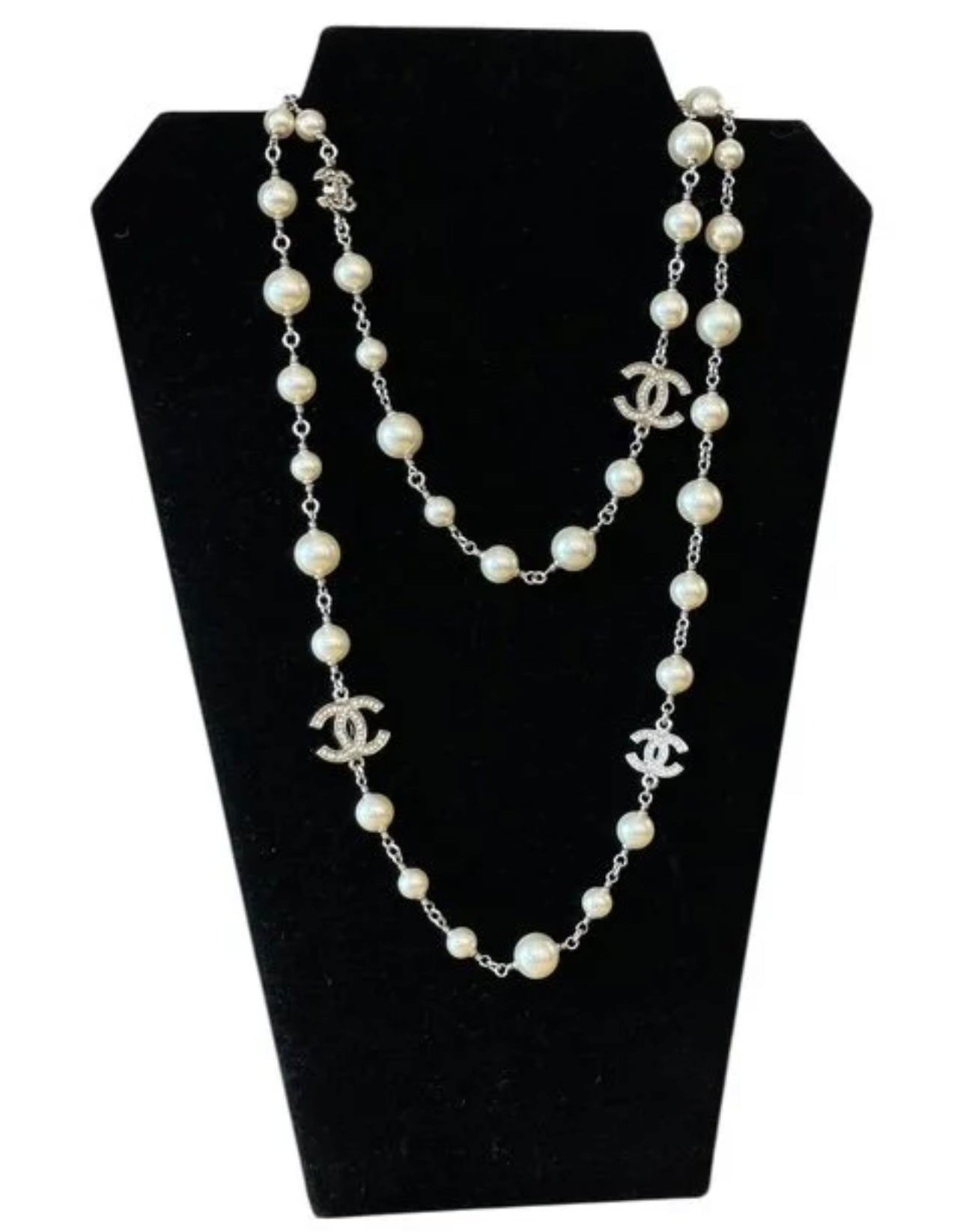 Élégance Pearl Station Necklace