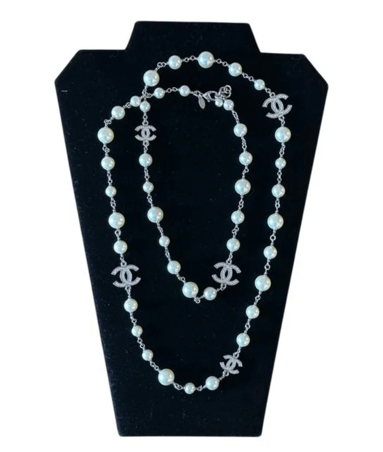 Élégance Pearl Station Necklace