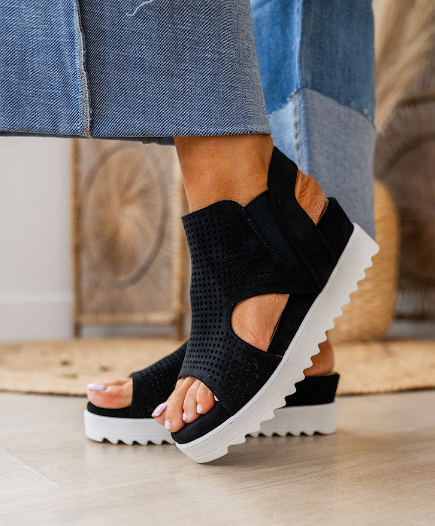Very G black wedge sandle